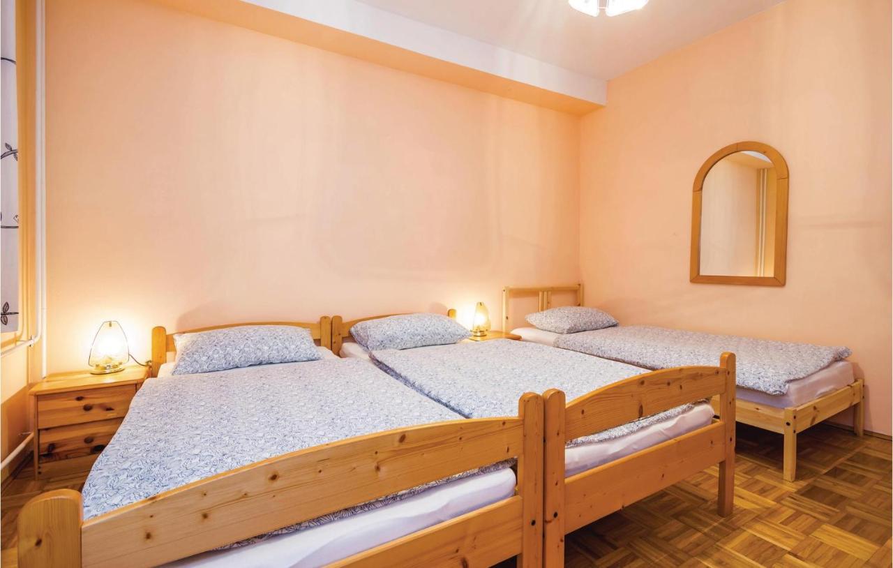 Amazing apartment in Matulji with 2 Bedrooms, WiFi&Outdoor swimming pool Buitenkant foto