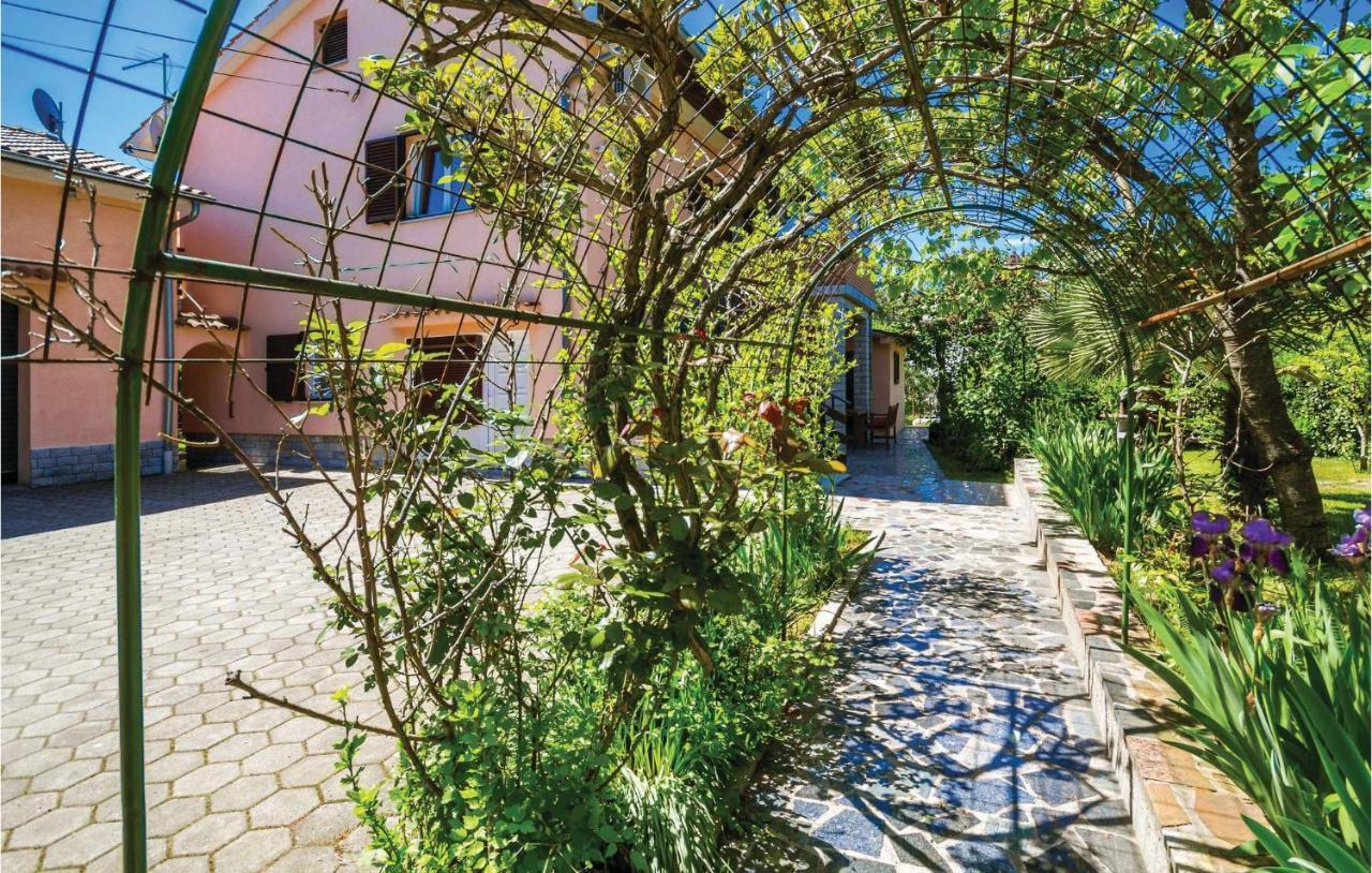 Amazing apartment in Matulji with 2 Bedrooms, WiFi&Outdoor swimming pool Buitenkant foto