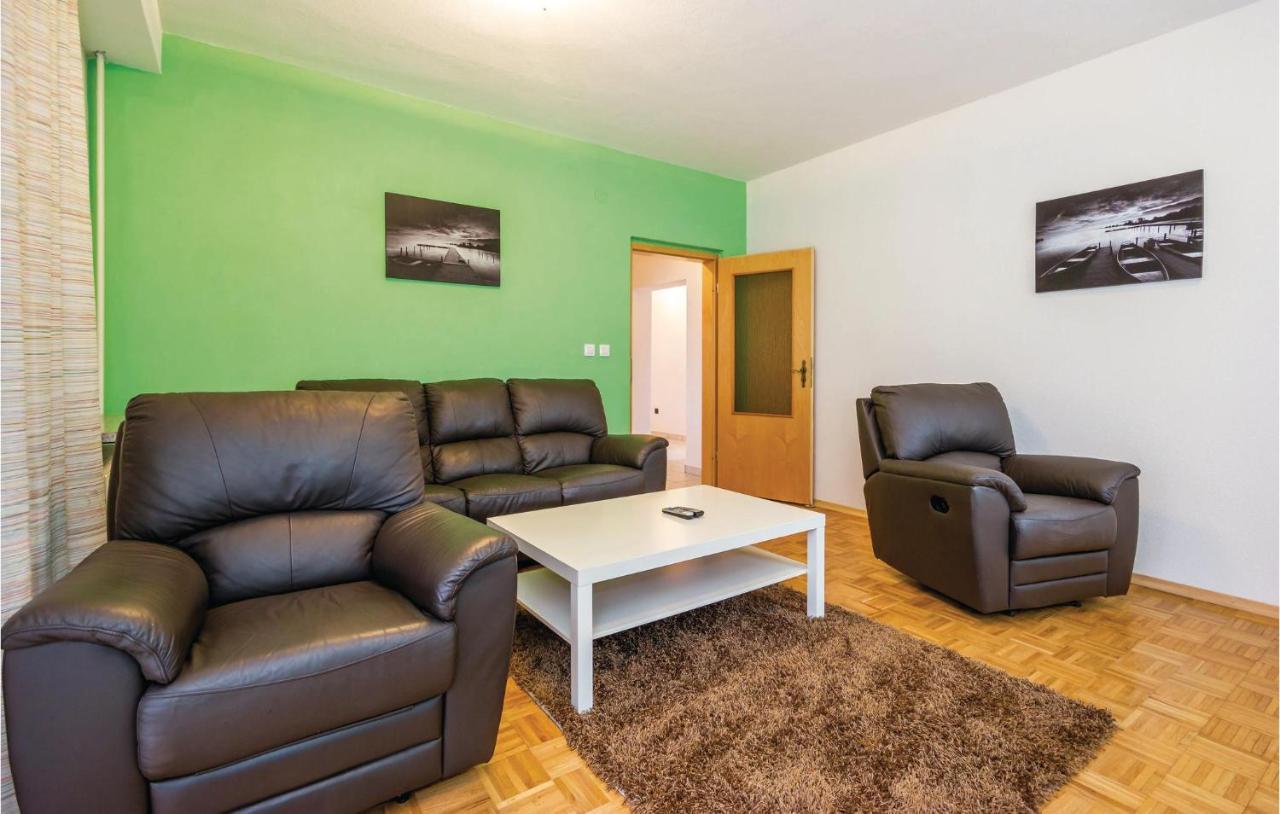 Amazing apartment in Matulji with 2 Bedrooms, WiFi&Outdoor swimming pool Buitenkant foto