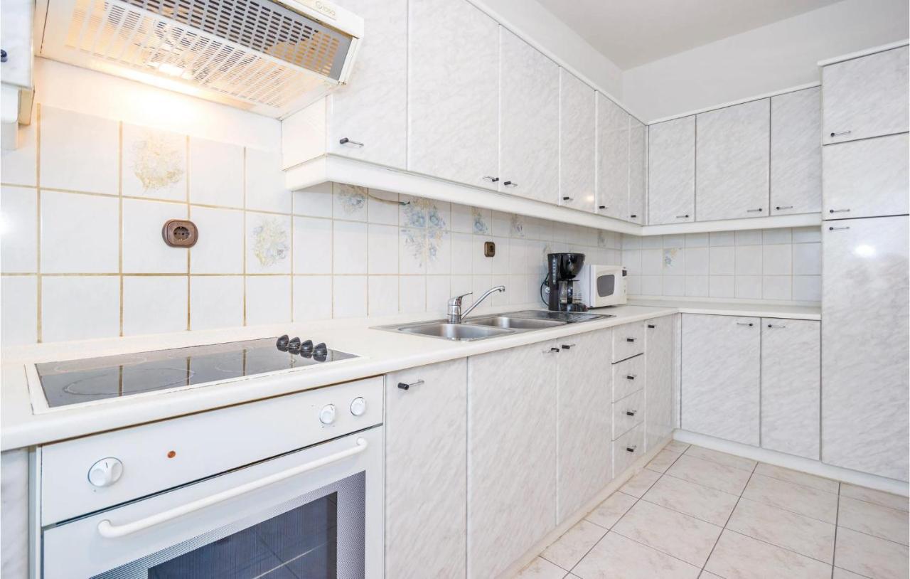 Amazing apartment in Matulji with 2 Bedrooms, WiFi&Outdoor swimming pool Buitenkant foto